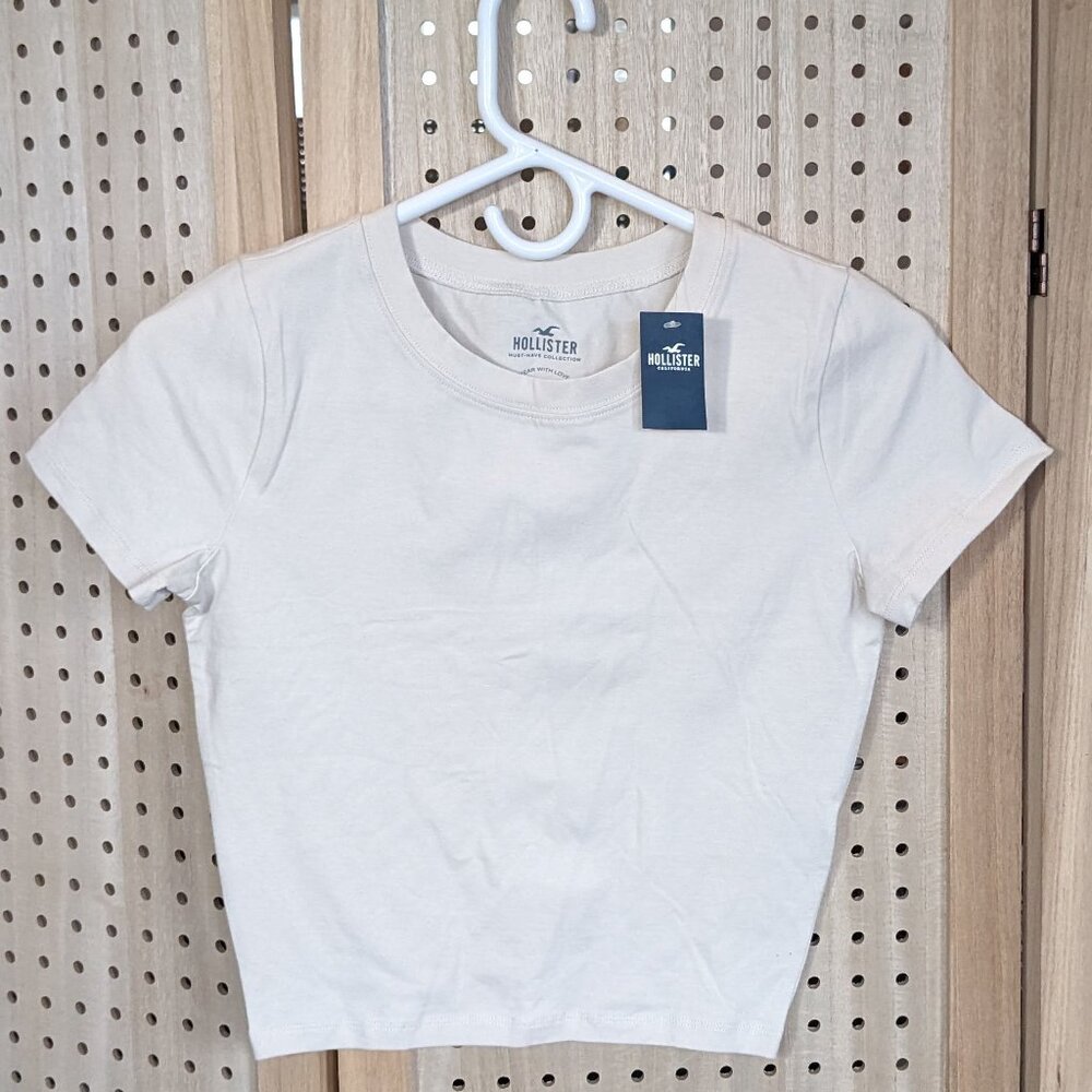 NWT Hollister cream Baby Tee, size small, cropped, cute